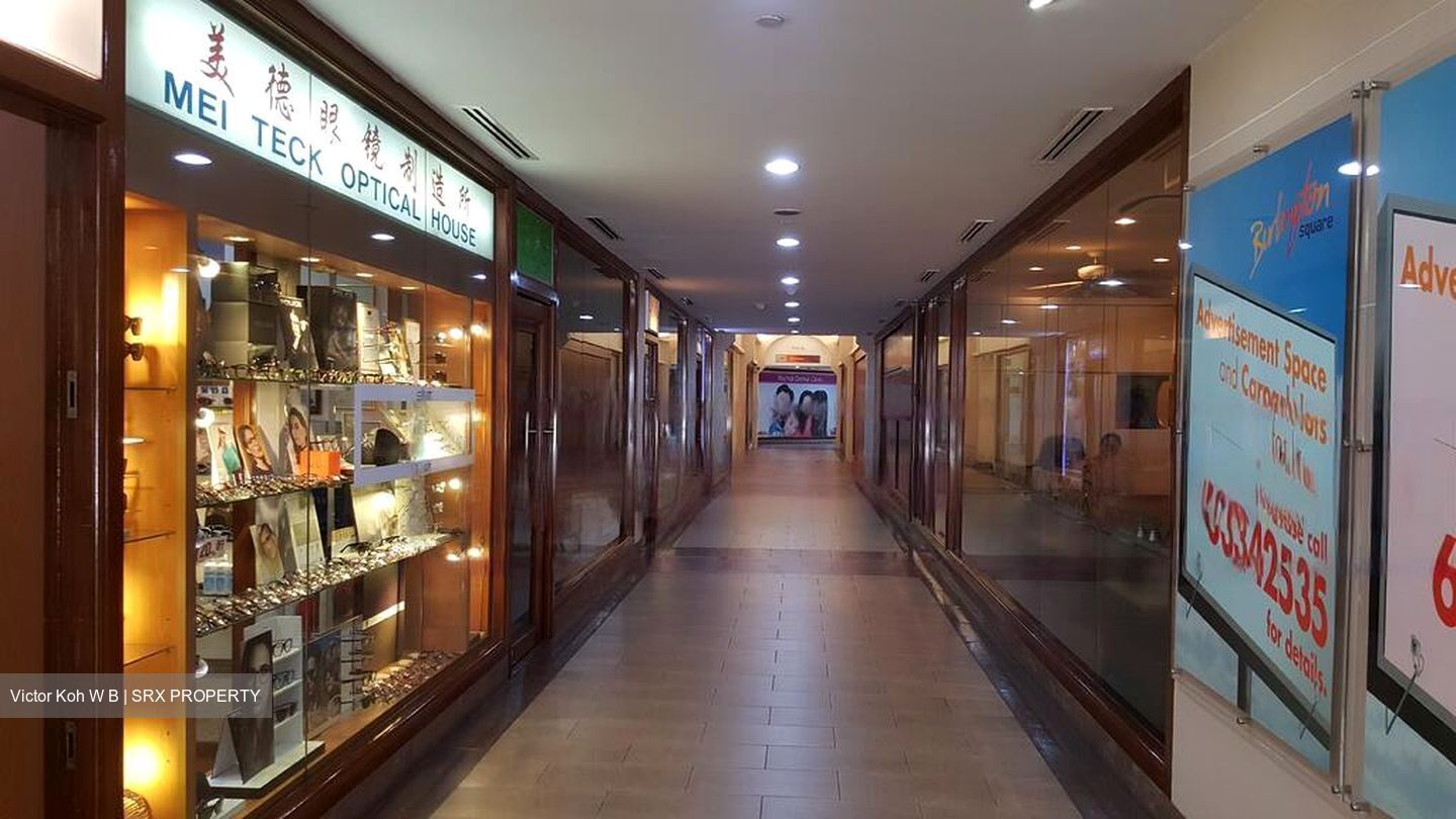 Burlington Square (D7), Retail #595594601